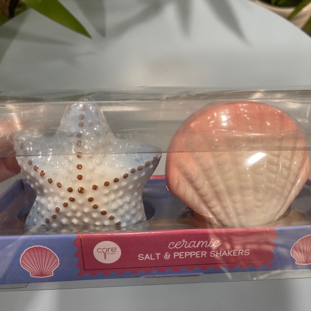 Summer Seashell & Starfish Ocean Mermaid Ceramic Salt & Pepper Shakers NWT